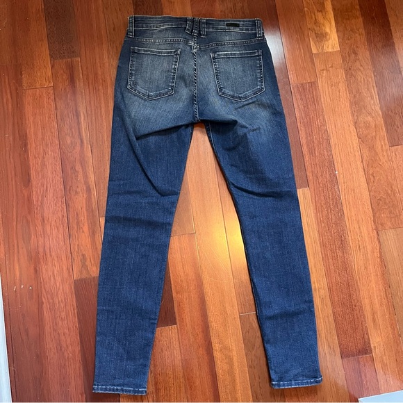 SALE! NWOT KUT from the Cloth MIA Toothpick Skinny Distressed Jeans. Size: 8. - Picture 10 of 14